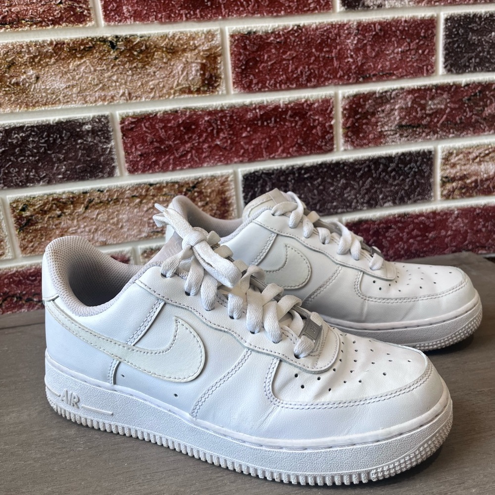 Air Forces woman size 6